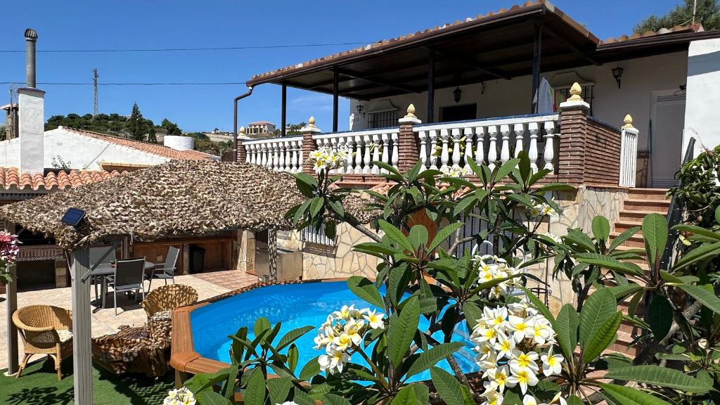 a house with a swimming pool in the yard at Casa Rural Villa María 2061 in Torrox