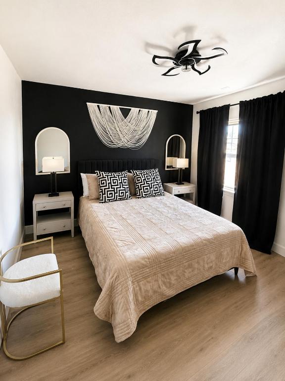 a bedroom with a large bed and a ceiling fan at Kiva Motel in Show Low