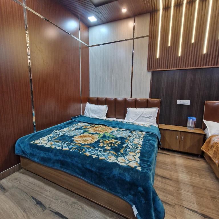 a bedroom with a bed in a boat at Inder's Heritage in Bangīna