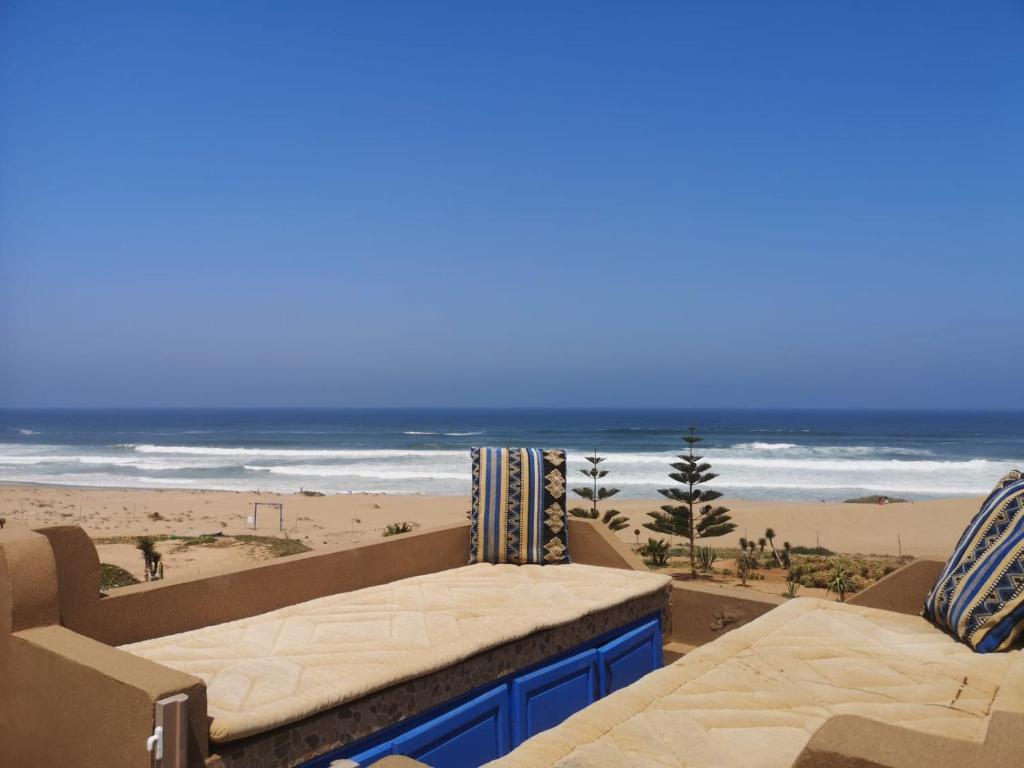 a balcony with a view of the beach at Villa sur la plage in Tiznit