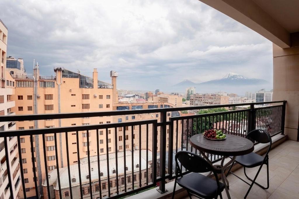 Ararat view apartment on Koghbatsi street در ایروان