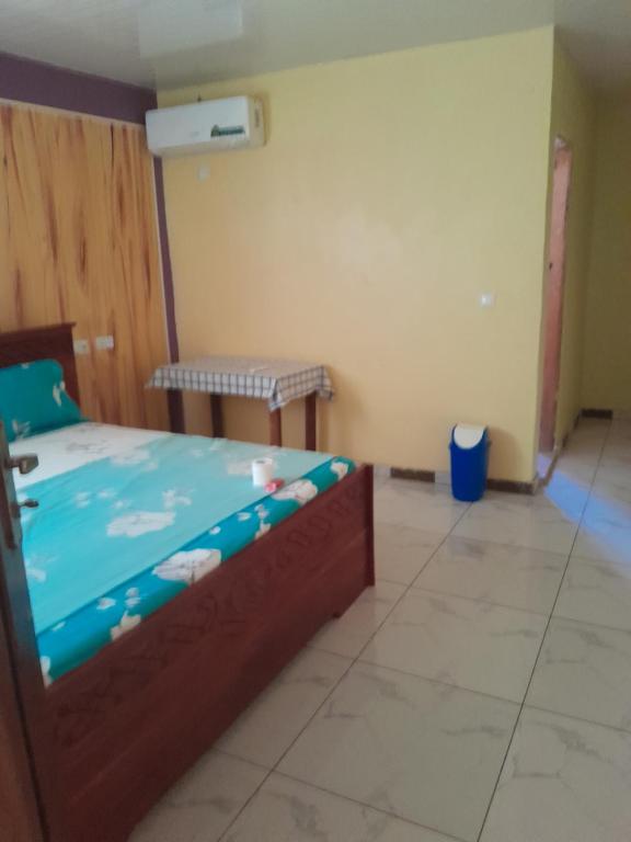 a bedroom with a bed in a room at Residence Hotel Kolia in Yamoussoukro
