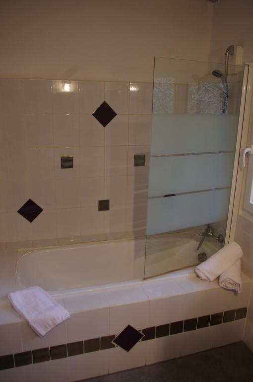 Lou Cigaloun - Chambre Double Avec Salle De Bain Externe Privée