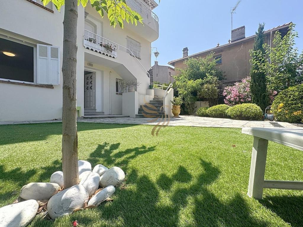 T3 private garden 2 steps from the center-Clim