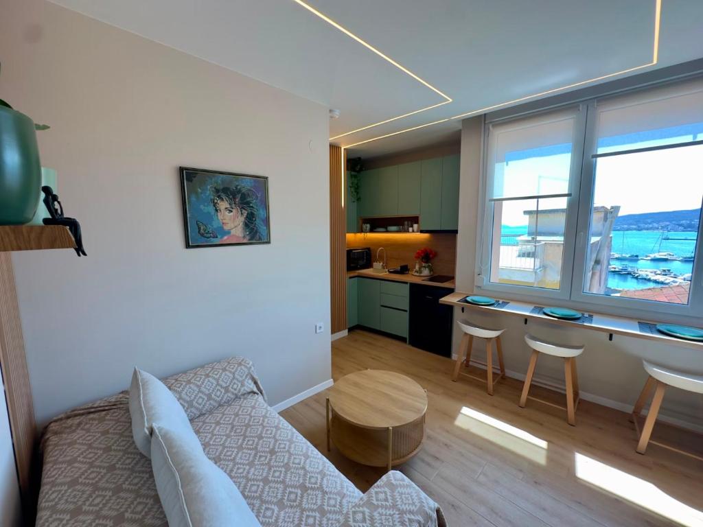 GM Harbor Apartment