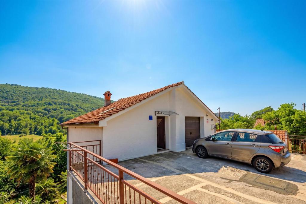 Studio Apartment Iva Rijeka Suburbs - Happy Rentals
