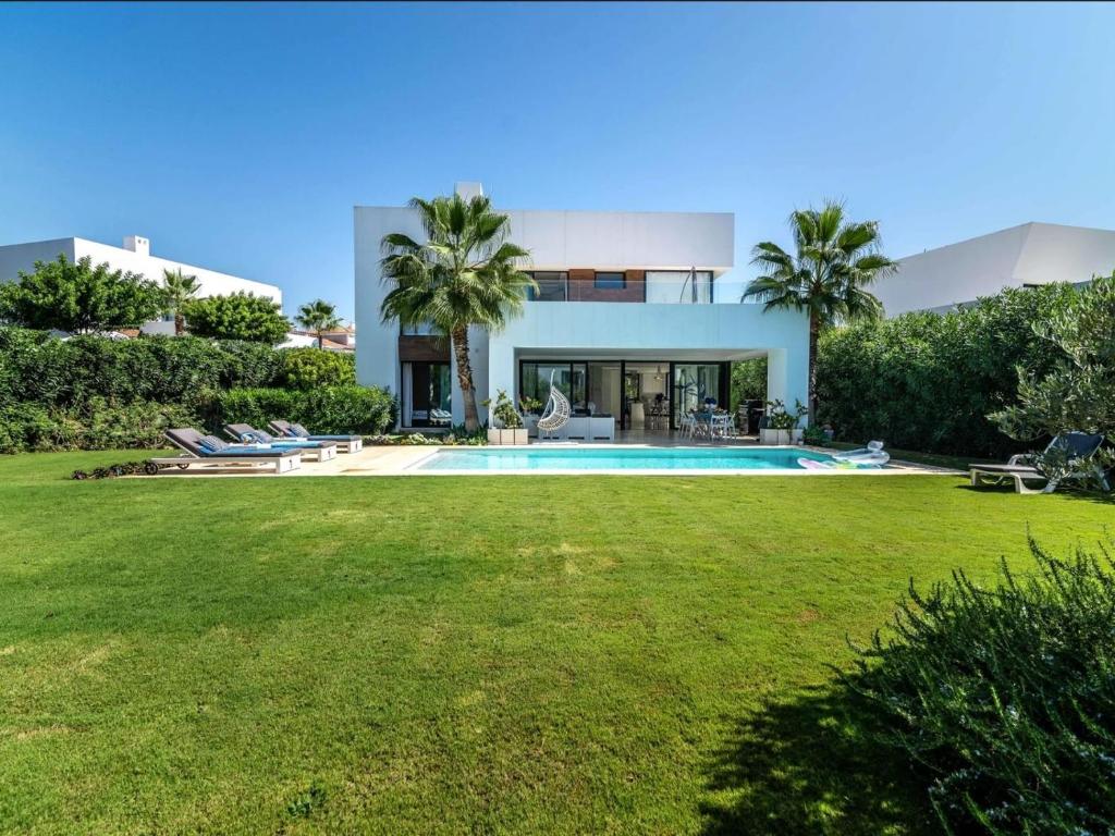Atalaya Golf Area Marbella Modern Villa