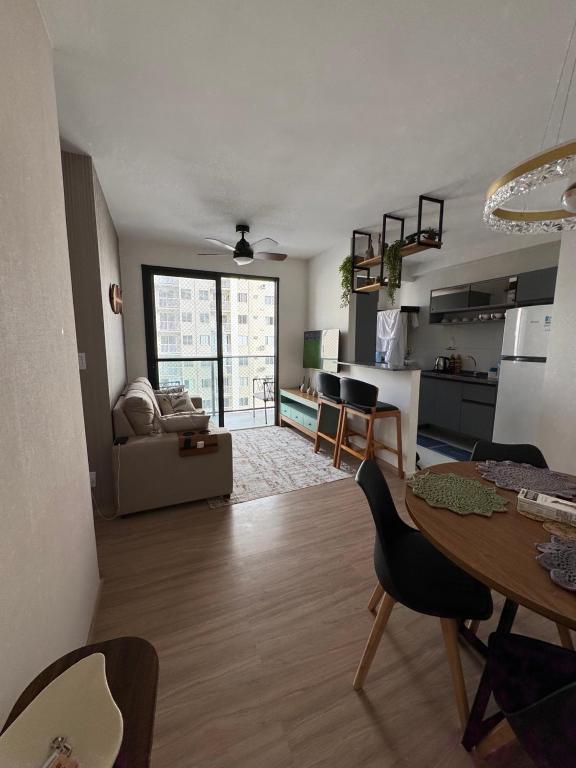 a living room and kitchen with a table and chairs at Lunar Prime Aruana in Aracaju