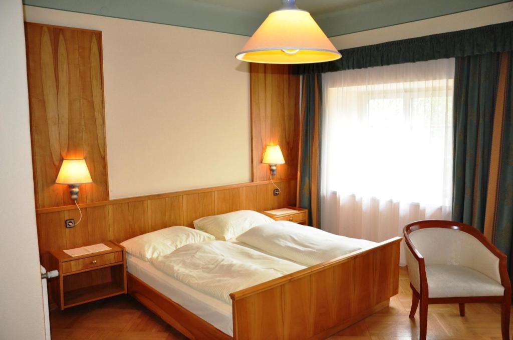 Postel nebo postele na pokoji v ubytování Hotel Post