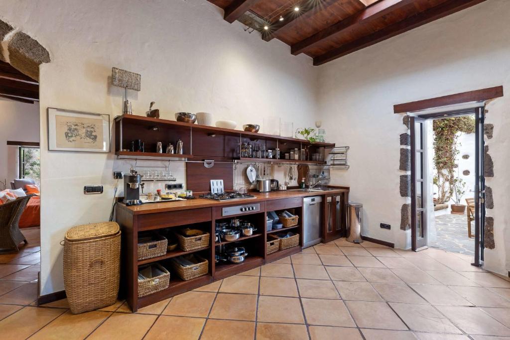 Una cocina o zona de cocina en Villa Muller by Bayside - The Fountain of Silence