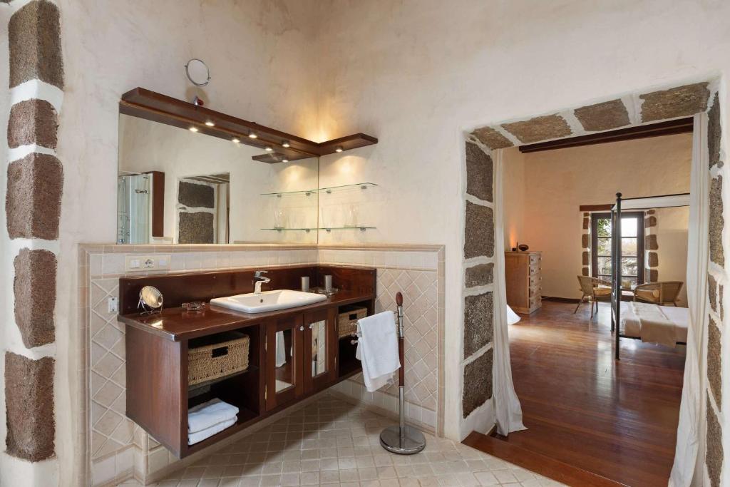 Imagen de la galería de Villa Muller by Bayside - The Fountain of Silence, en Tías