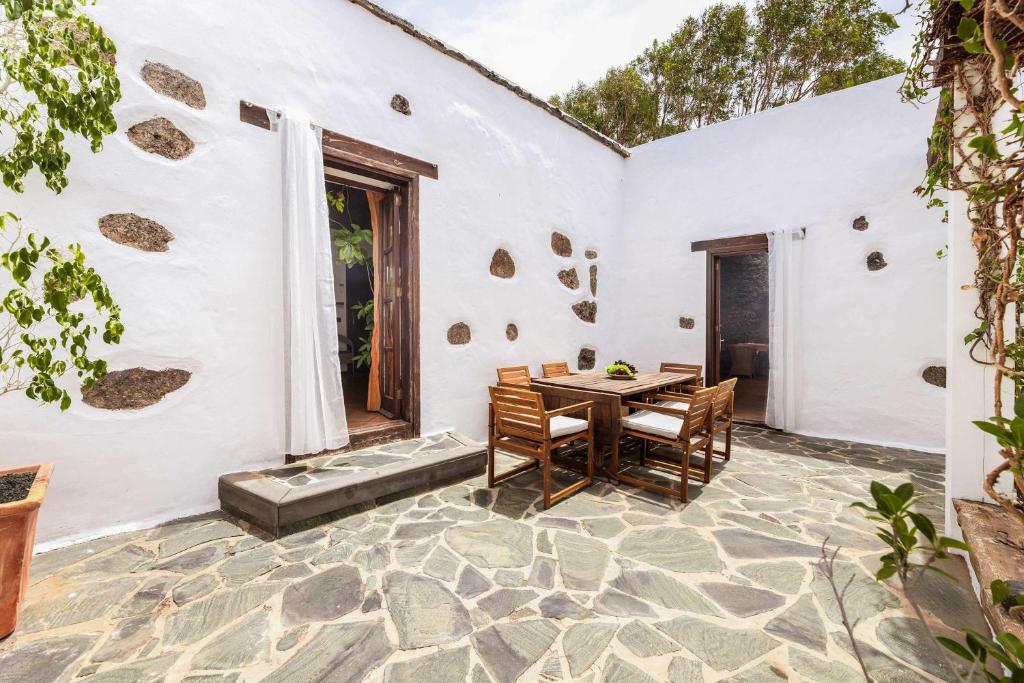 Un patio o zona al aire libre en Villa Muller by Bayside - The Fountain of Silence