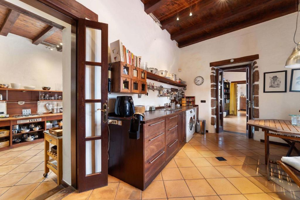 Un restaurante o sitio para comer en Villa Muller by Bayside - The Fountain of Silence