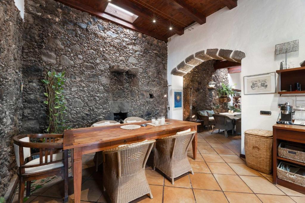Una cocina o zona de cocina en Villa Muller by Bayside - The Fountain of Silence
