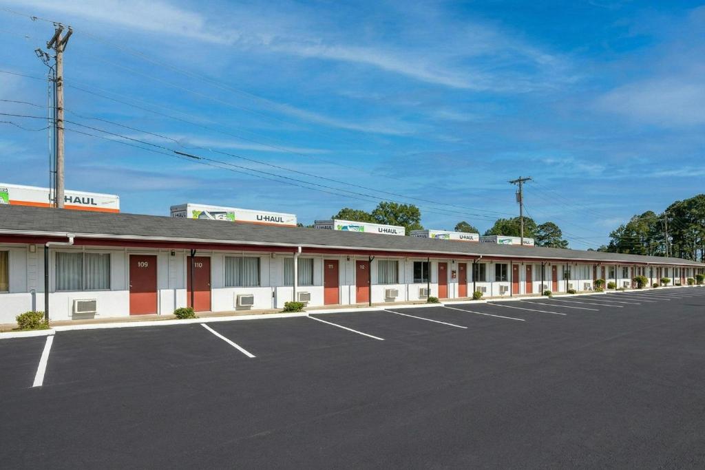 a building with a parking lot in front of it at Delight Inn Little Rock Benton I-30 in Benton