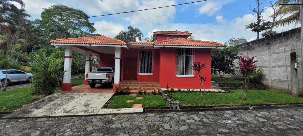 a red house with a red at casa bugambilia in San Martín Zapotitlán