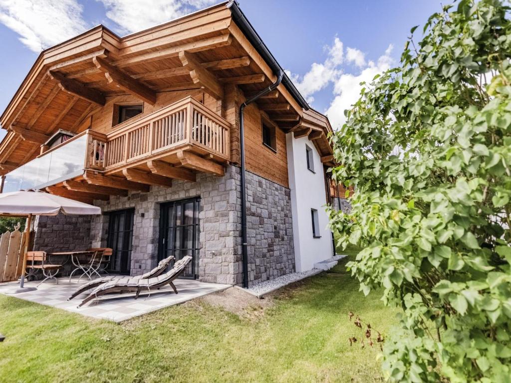 a log house with a deck and a patio at Green Garden Lodge B1 in Piesendorf