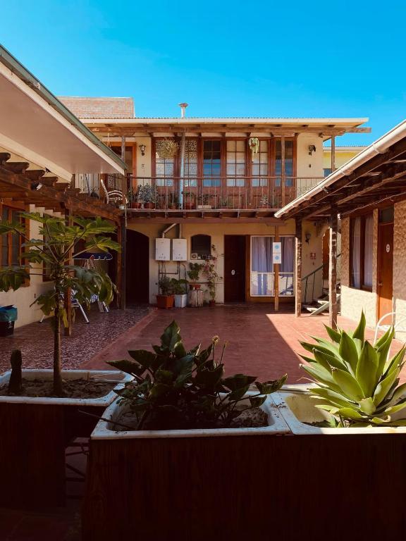 a building with a courtyard with plants in front of it at Apart Hotel Colon in La Serena