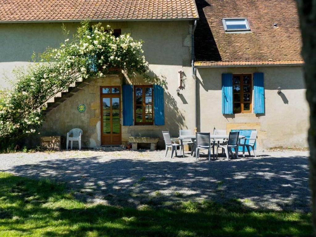 a table and chairs in front of a building at Gîte champêtre avec piscine et Wifi à Souvigny - FR-1-489-231 in Souvigny