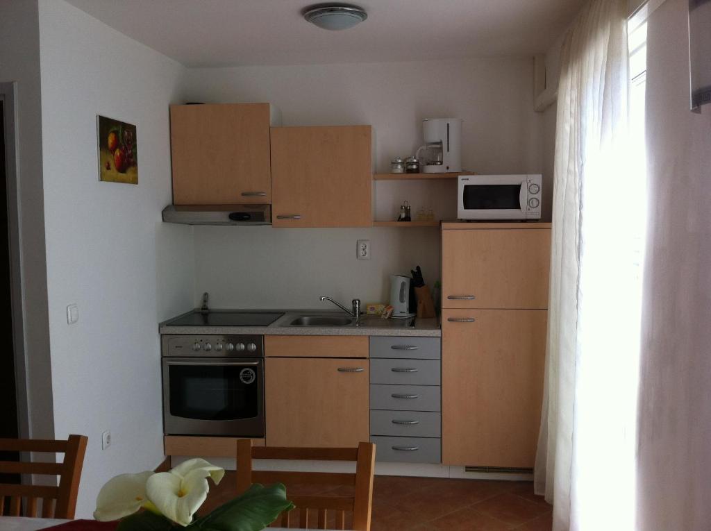 Kuchyňa alebo kuchynka v ubytovaní Apartments Mimoza