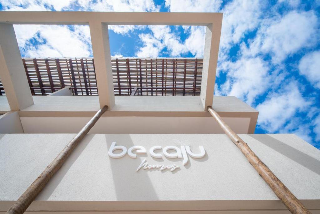 a sign on the side of a building at Be caju flats in Barra Grande