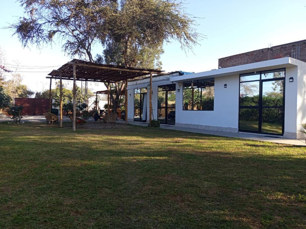 a white house with a large yard at Casa Rústica Diaz in Ica