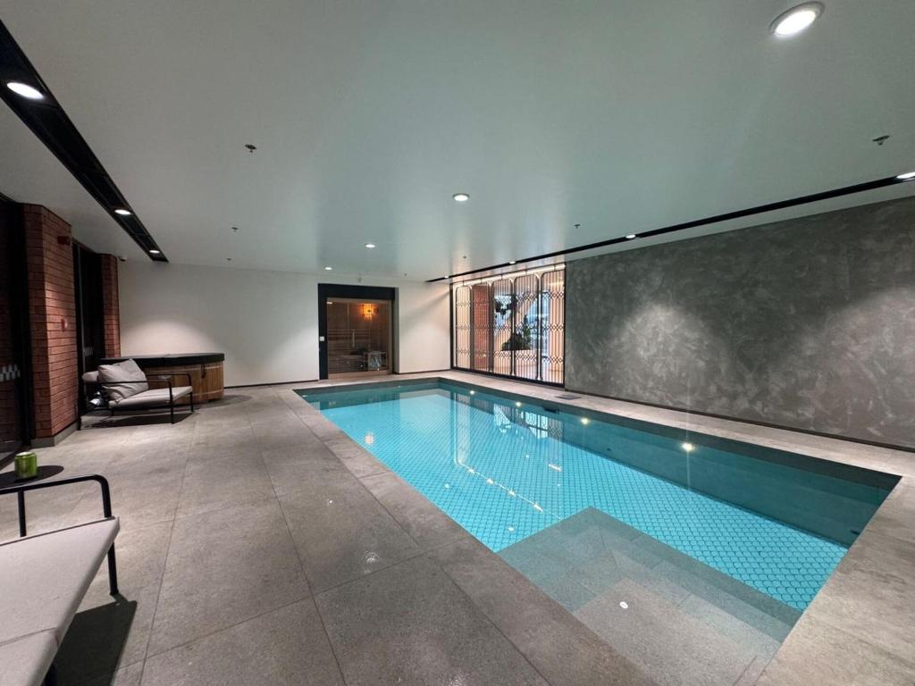 a large swimming pool in a building at The Urban Nest 613 in Wellington