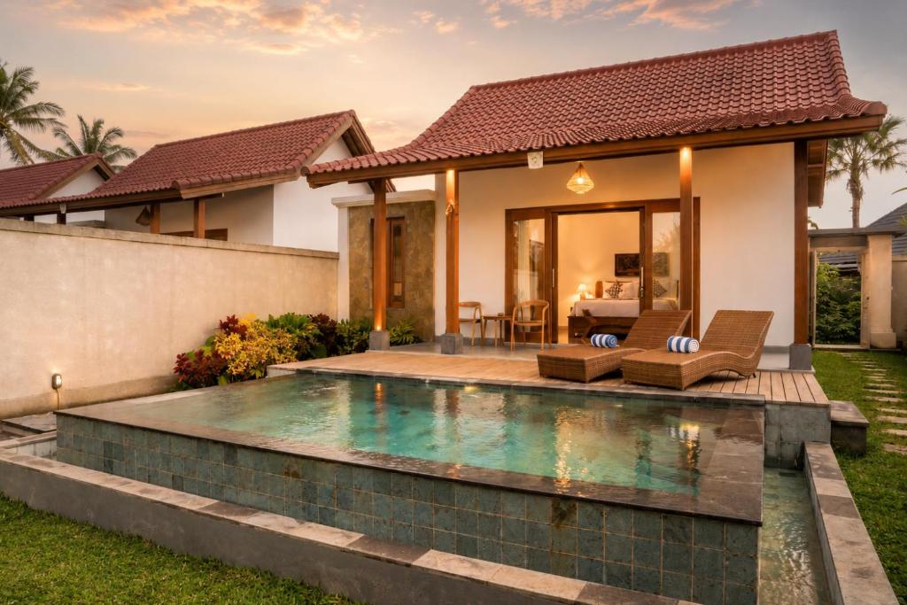 a swimming pool in the backyard of a villa at Sila Living Ubud in Sukawati
