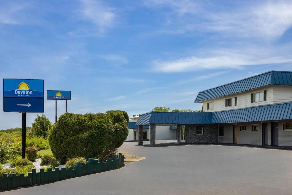 a building with a sign in front of it at Days Inn by Wyndham Moosic in Moosic