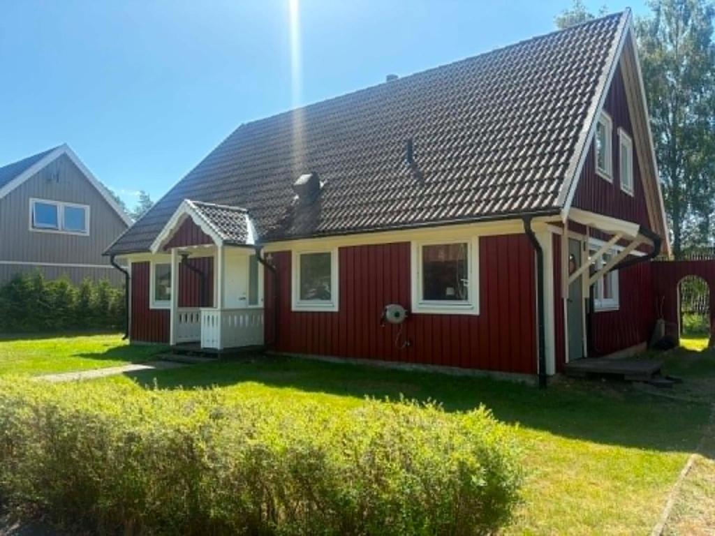 a red house with a gambrel roof at Villa Konga in Konga