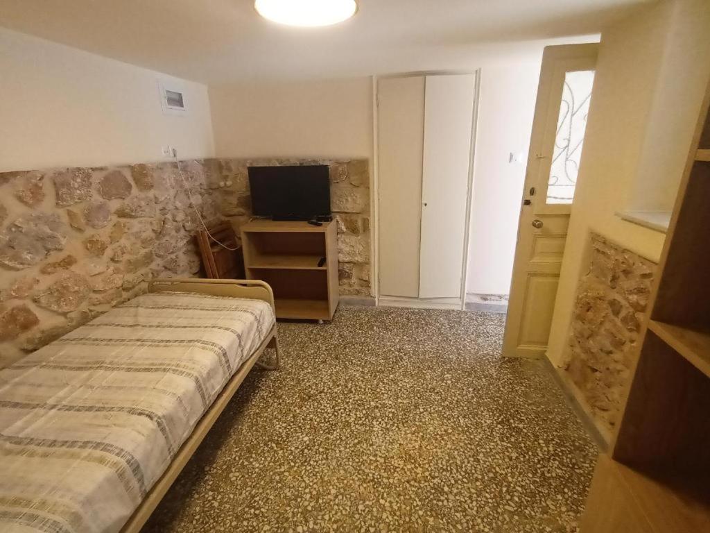 23 sqm Furnished Flat - Gyzi, Athens