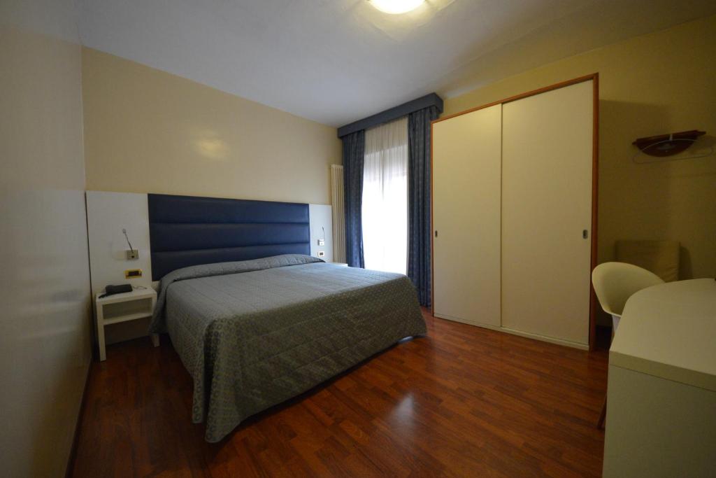 Postel nebo postele na pokoji v ubytování Hotel University
