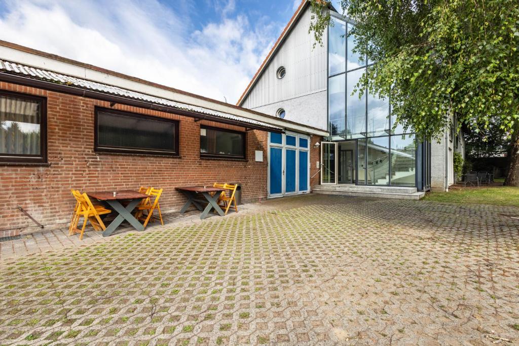 a brick building with tables and chairs in front of it at Apartments Lübeck in Lübeck