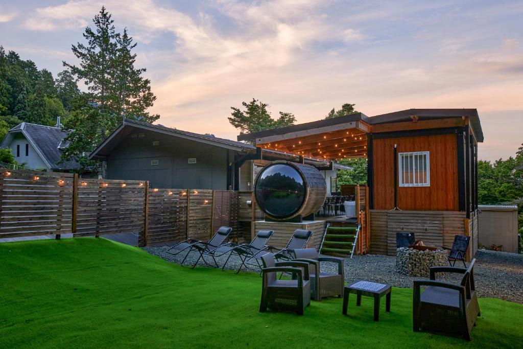 a backyard with a cabin with a lawn at Sauna Villa Biwako Forest Bathing in Takashima