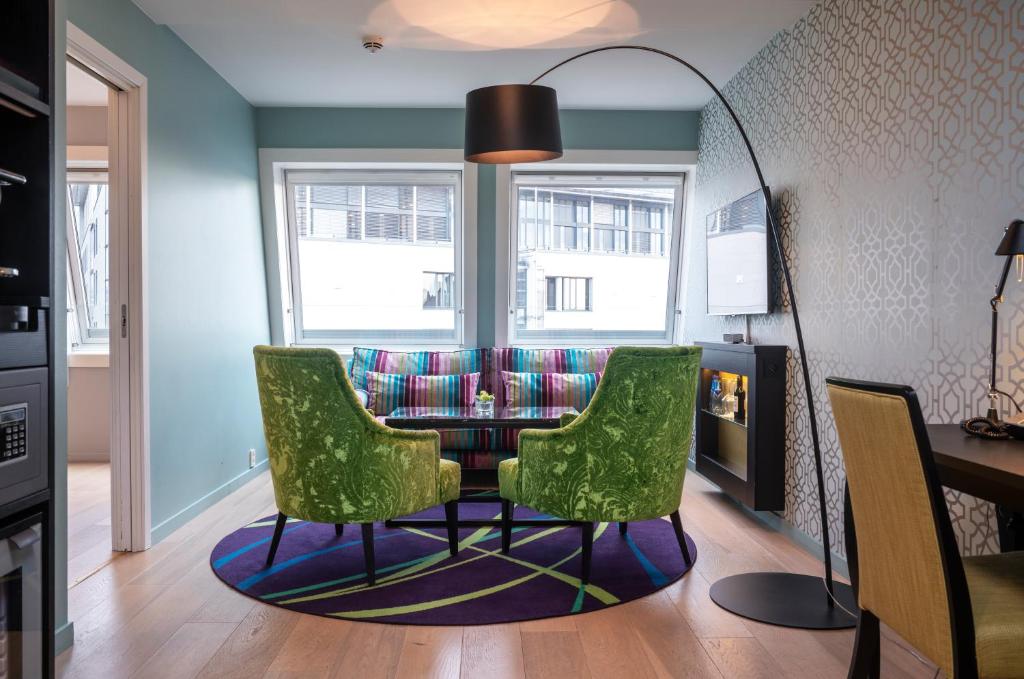a dining room with two chairs and a table at Thon Hotel Rosenkrantz Oslo in Oslo