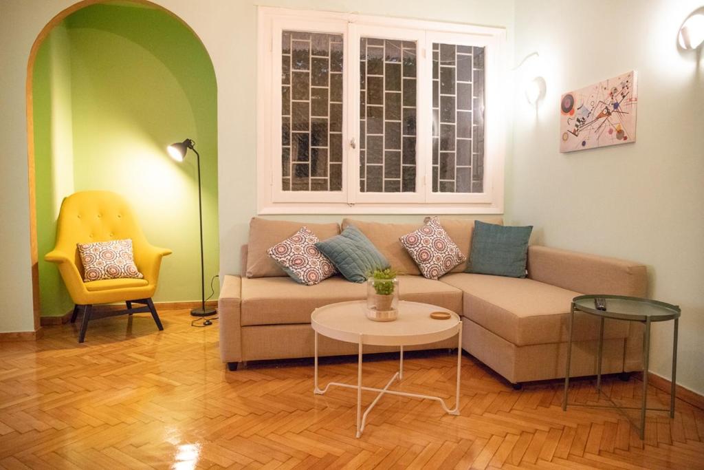 Your home away from home, great location, metro