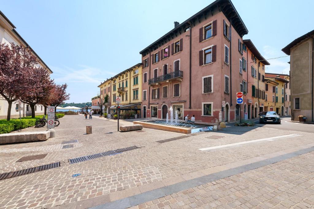 a city street with buildings on the side of the road at Casa Regina Salò in Salò