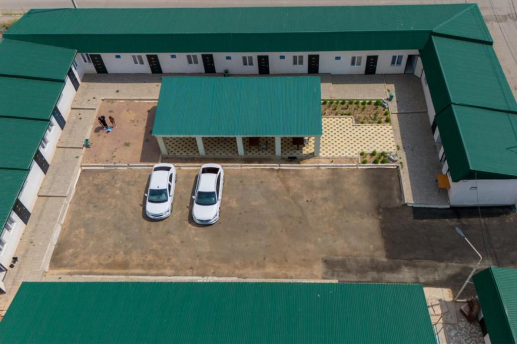 an overhead view of two cars parked in a parking lot at Зона отдыха Мирас in Kapchagay