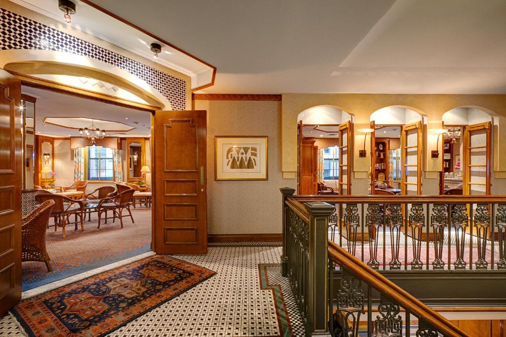 Casablanca Hotel by Library Hotel Collection, best hotels in nyc with balcony, nyc hotels with terrace