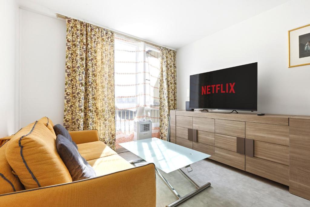 Bright Studio Apartment Paris 12th Near Metro