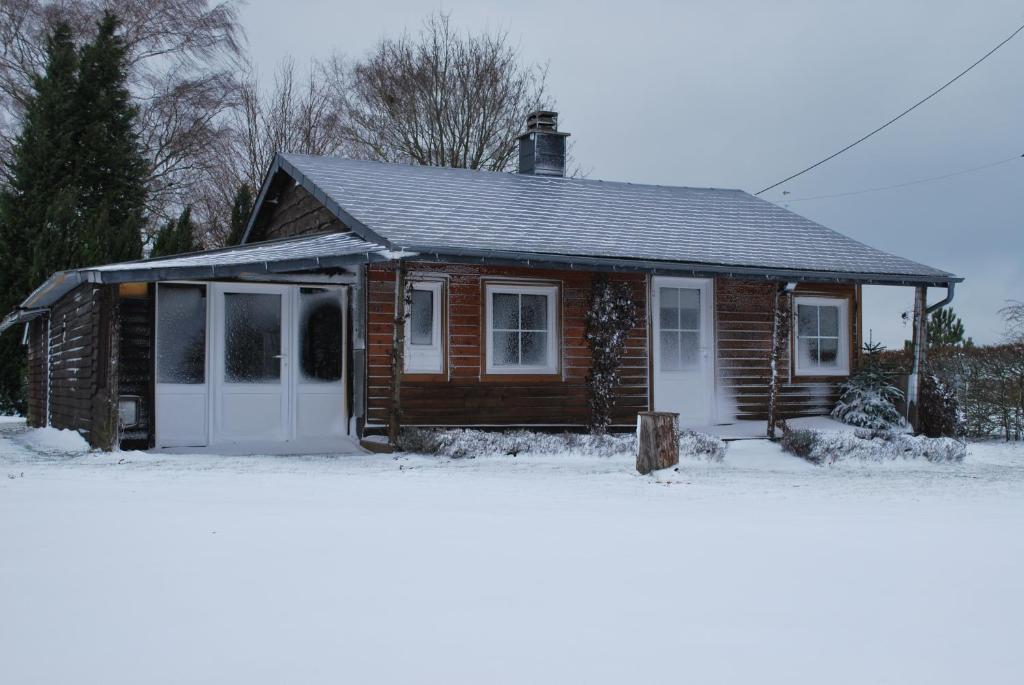Le Chalet à Bonnerue v zimě
