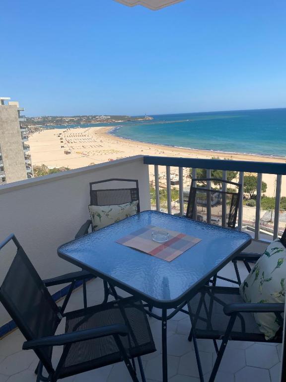 Cosy Apartment in Portimão with Balcony and Sea View - 9 m²