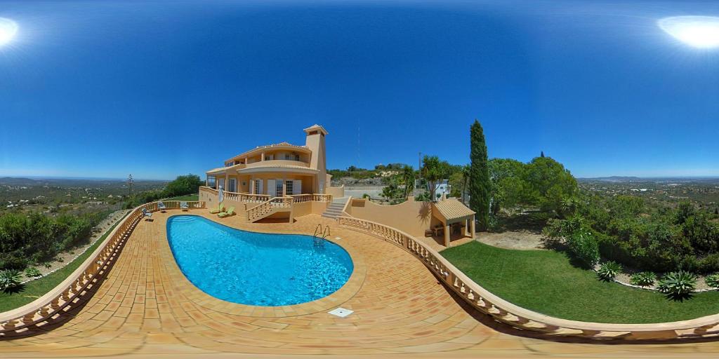 Elegant family house in Loulé with private pool