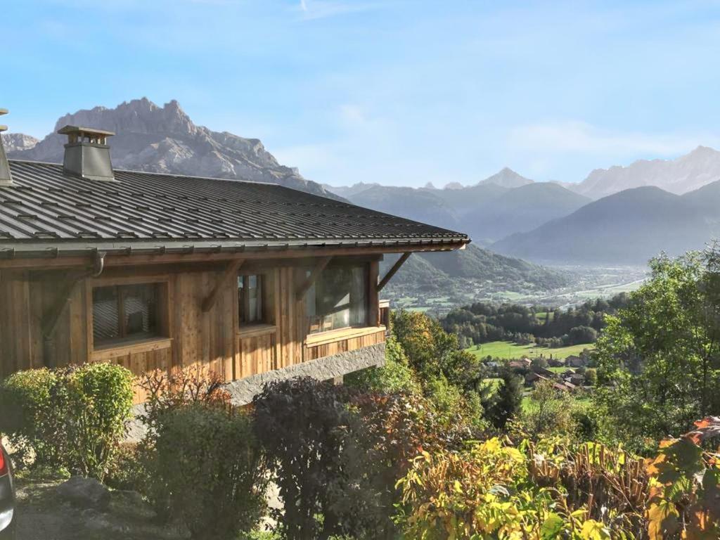 a house on a hill with a view of a valley at Chalet spacieux à Cordon 180 m² avec vue montagne in Cordon