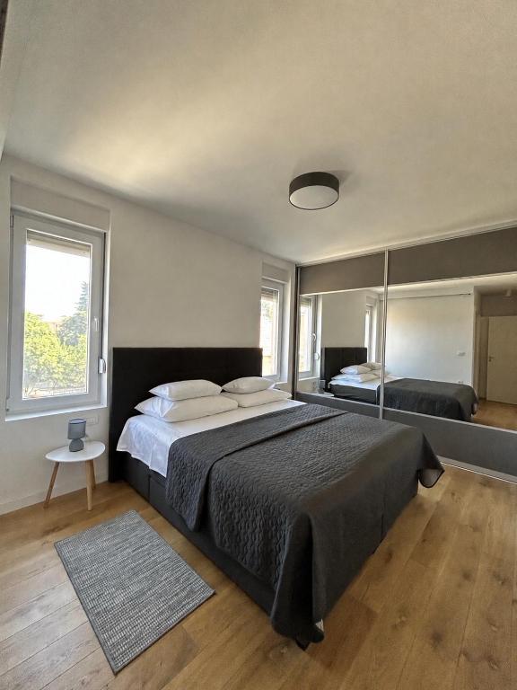 Two bedroom apartment with terrace and sea view