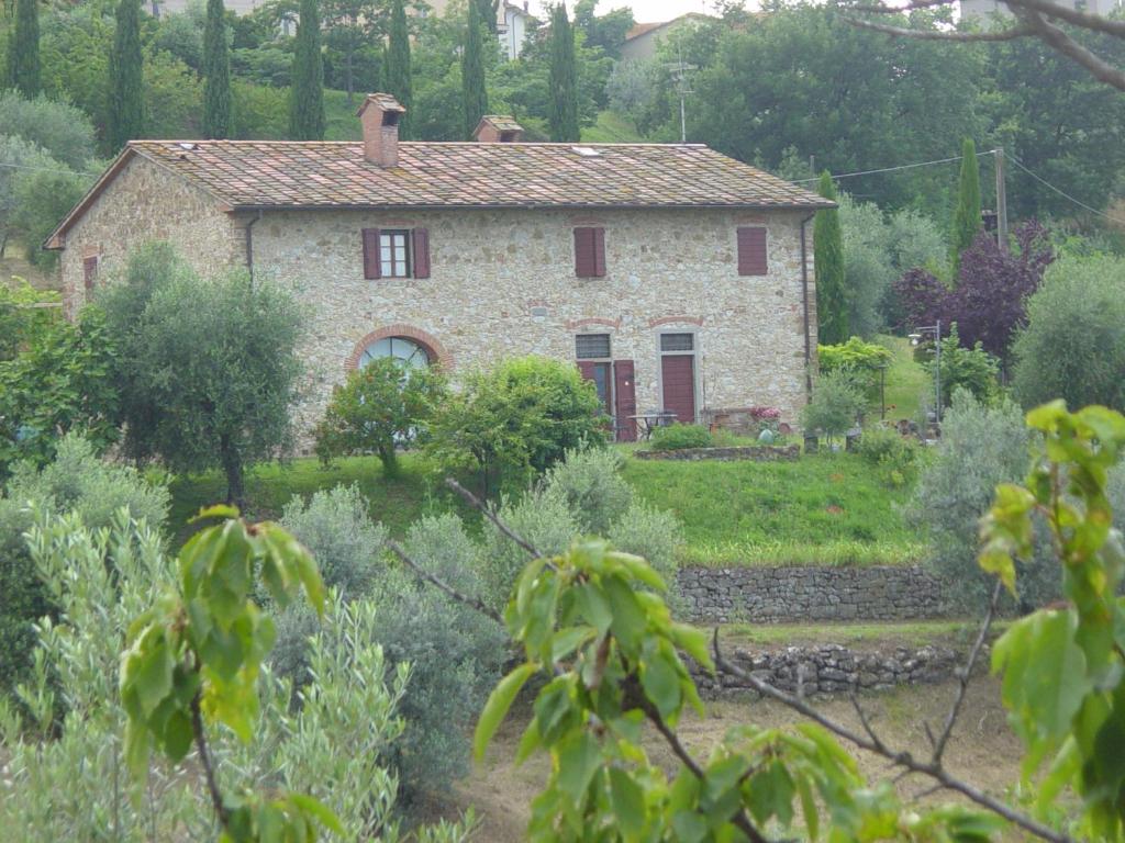 an old stone house in the middle of a garden at Agriturismo Abbonbri in Quarrata