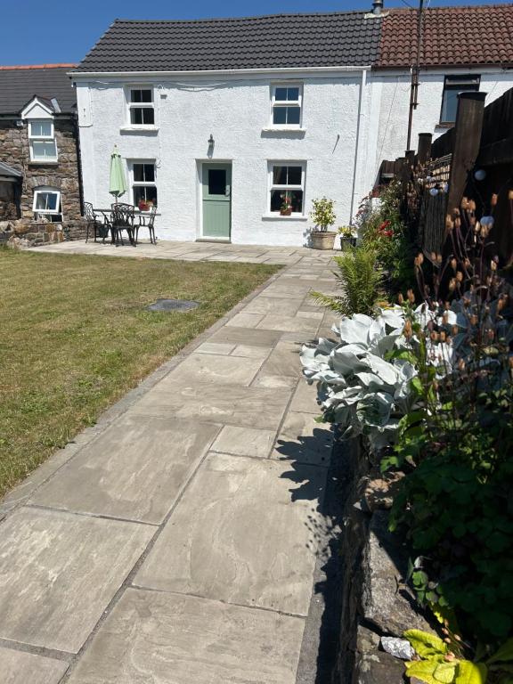 a walkway in the yard of a house at Owl Cottage - sleeps 5 near Brecon Beacons, Zip World, Bike Park Wales in Llwydcoed Station