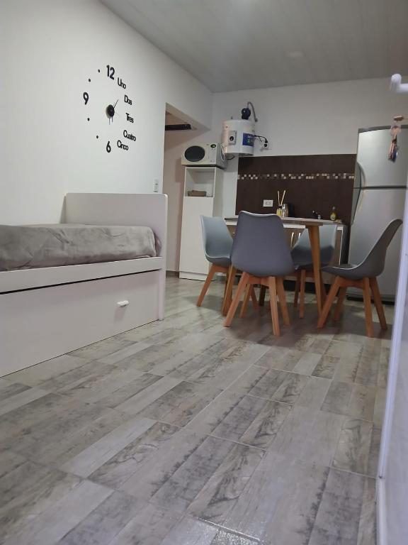 a kitchen and dining room with a table and chairs at Los Aromos Carhue in Carhué