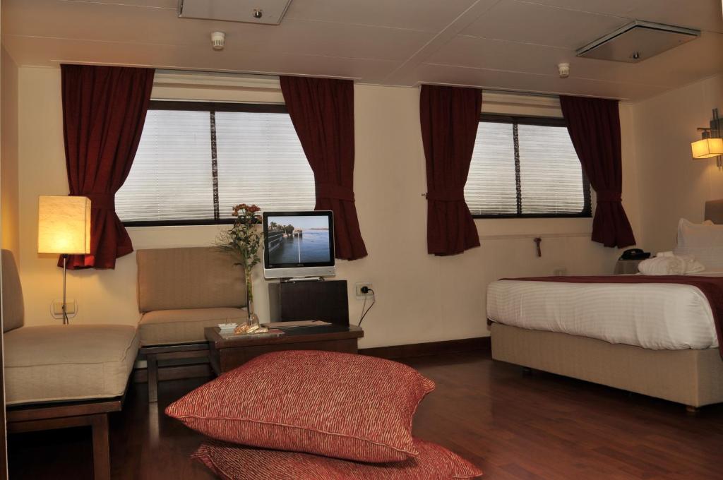 Postel nebo postele na pokoji v ubytování M/Y Alexander The Great Nile Cruise - 4 Nights Every Monday From Luxor - 3 Nights Every Friday from Aswan