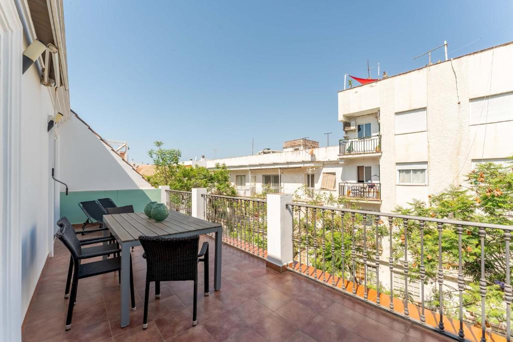 Los Boliches Rooftop Retreat • 1BR Sleeps 3 - Pass the Keys